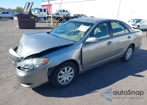 2005 Toyota Camry Le z USA, uszkodzony, nr VIN JTDBE30K553000871
